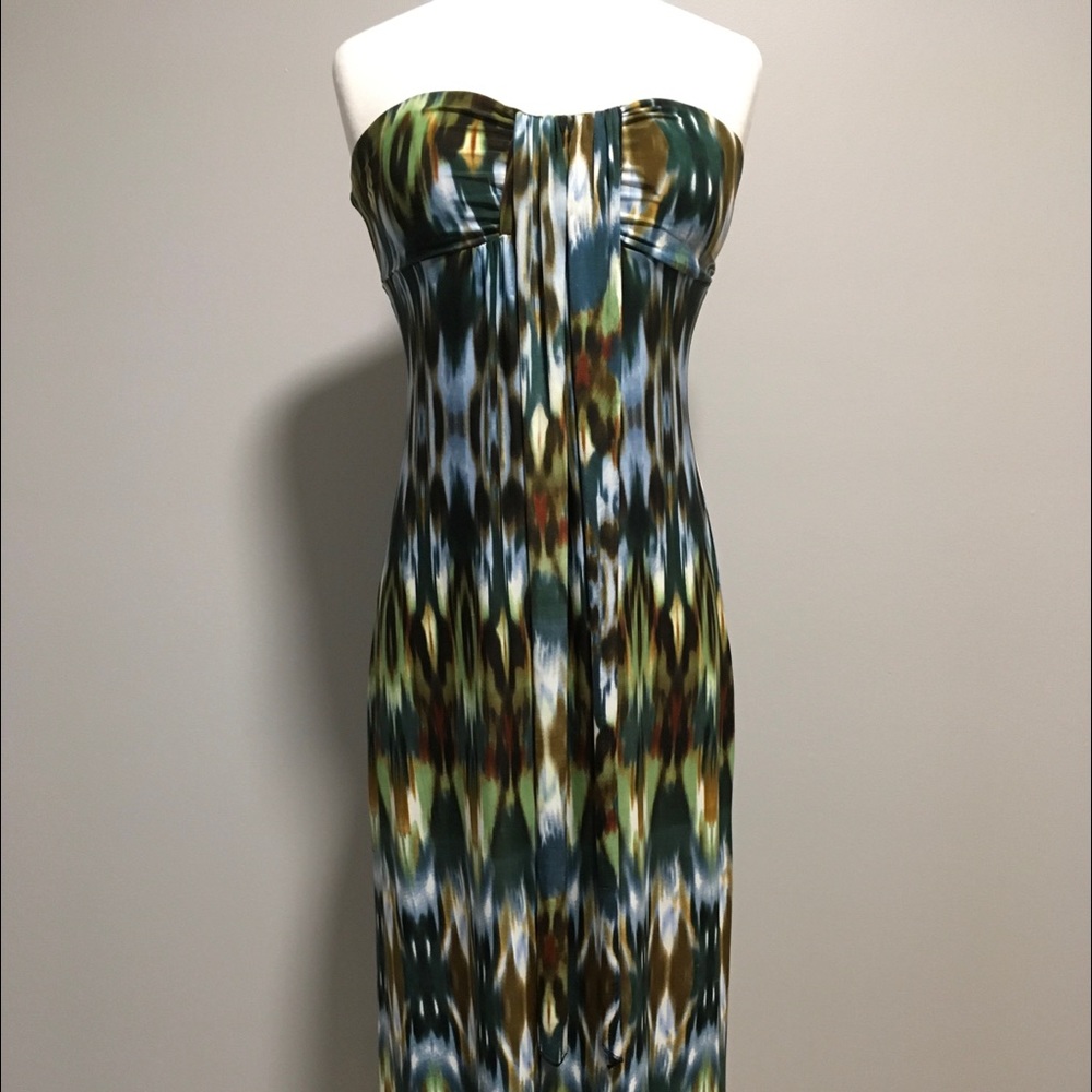 Beautiful long maxi dress never worn. Made in China